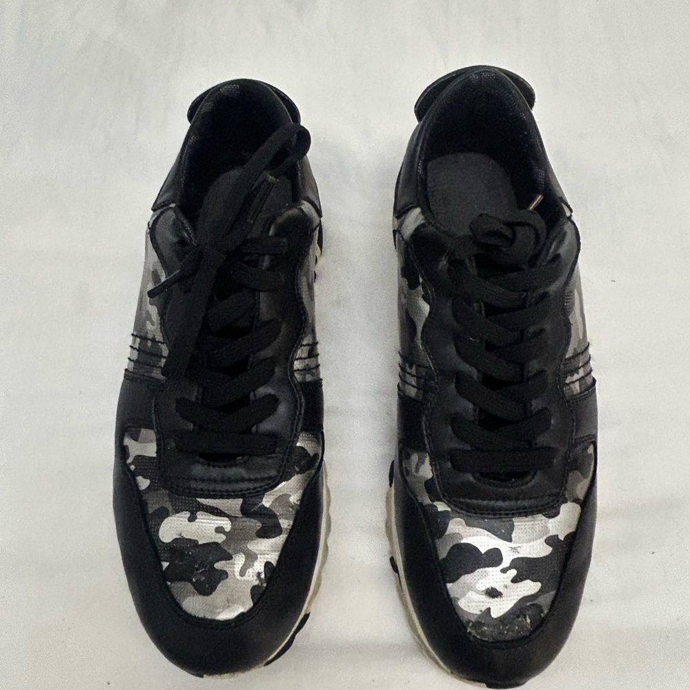Karl Lagerfeld Paris Men's Camo Runner Sawtooth Speckle Sole Sneaker Size US 10